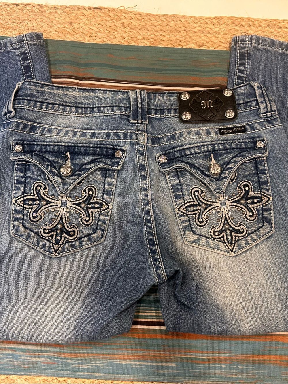 Miss Me Size 28 Light Wash Denim Capri Designer Jeans Bling Rhinestone Pockets
